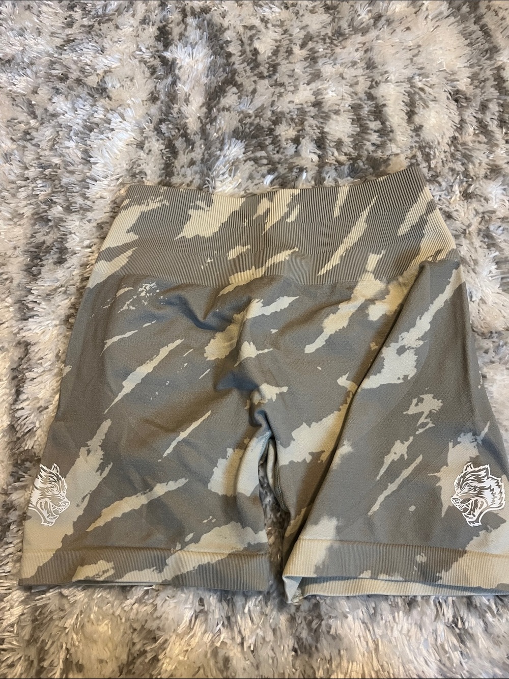 DARC SPORT Olive Camo Seamless Biker Shorts with Wolf Logos 164/1000